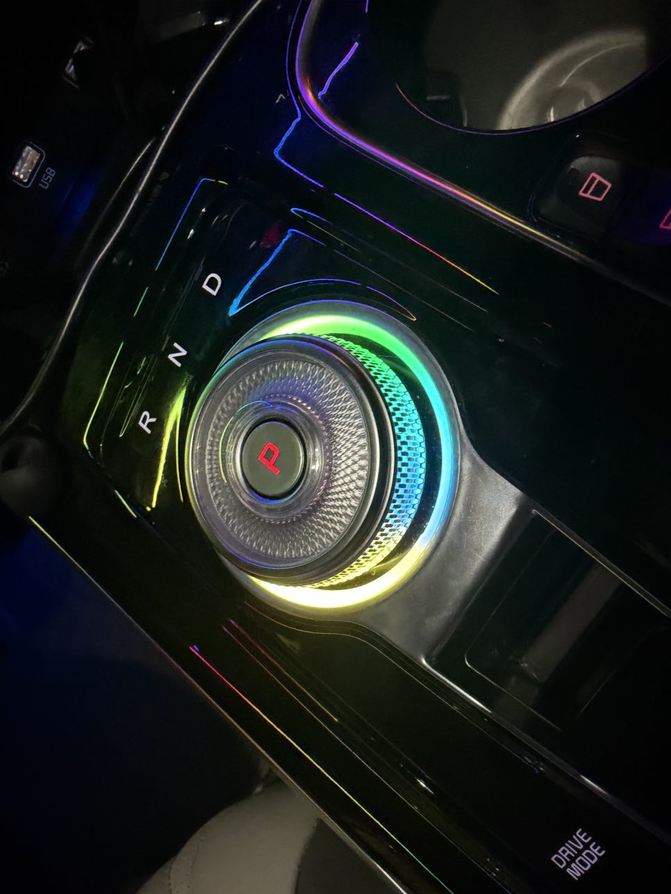 기아 KA4 카니발 실내 분위기를 완성하는 · SE
